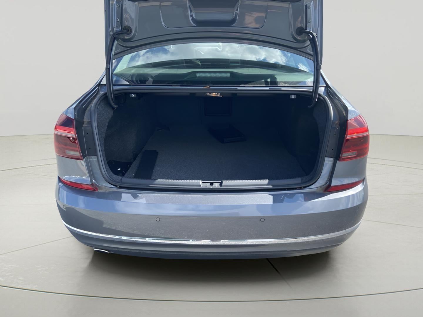 2018 Volkswagen Passat 2.0T SEL Premium