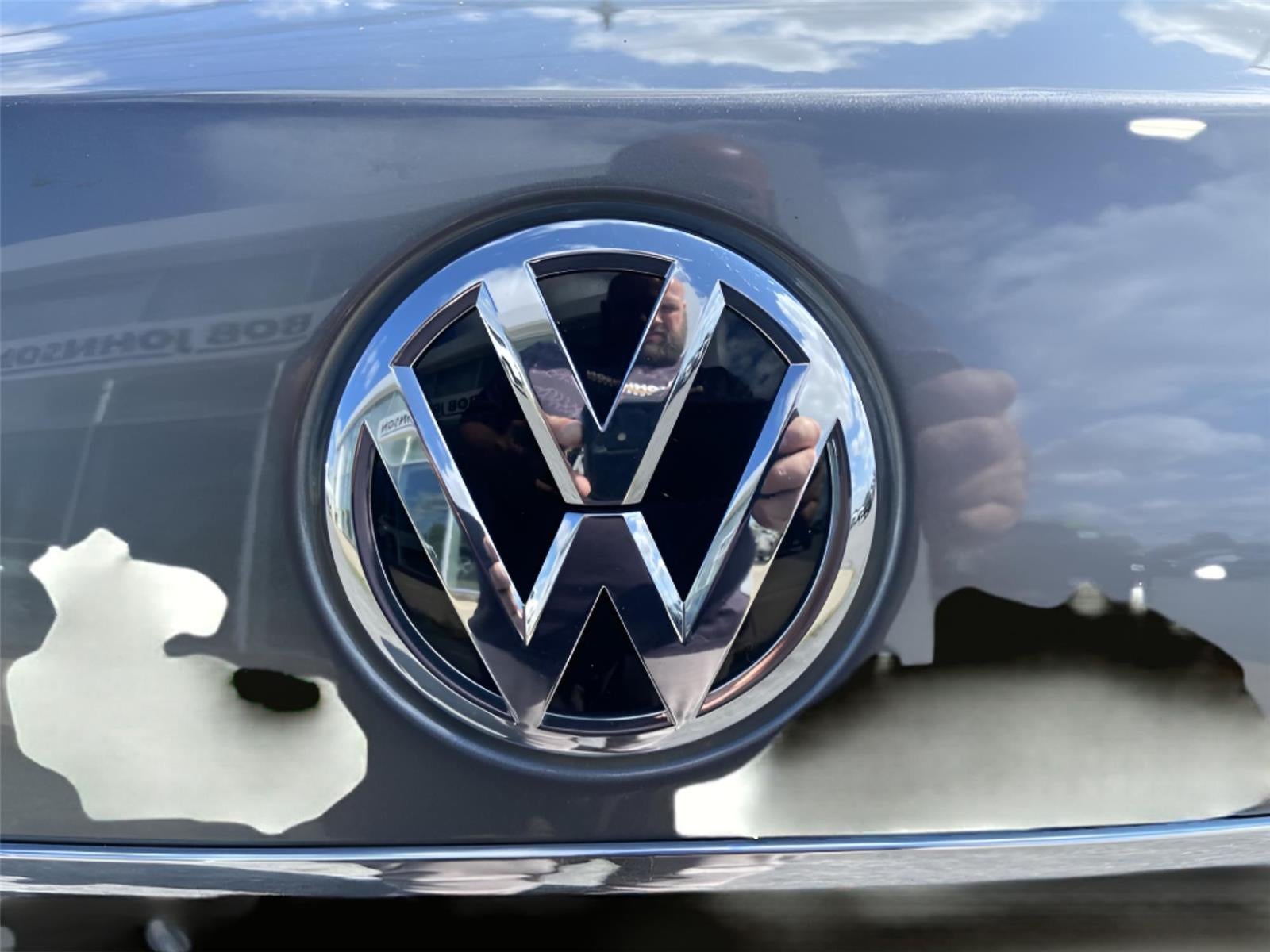 2018 Volkswagen Passat 2.0T SEL Premium