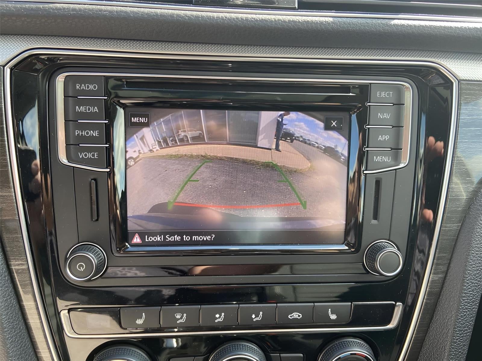 2018 Volkswagen Passat 2.0T SEL Premium