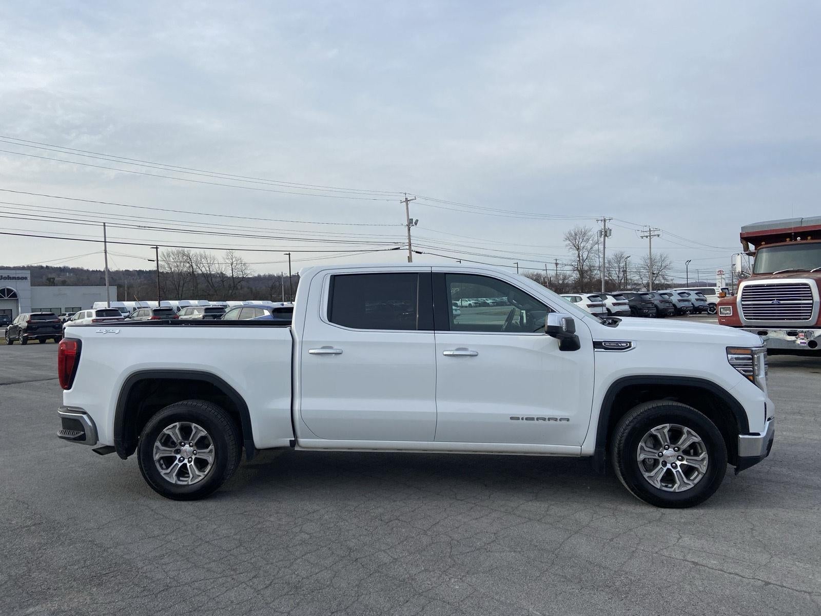 2025 GMC Sierra 1500 SLT