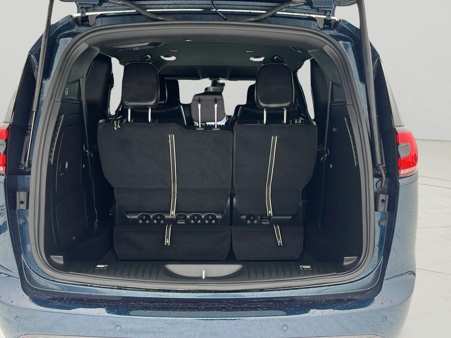 2024 Chrysler Pacifica Hybrid S Appearance Pkg