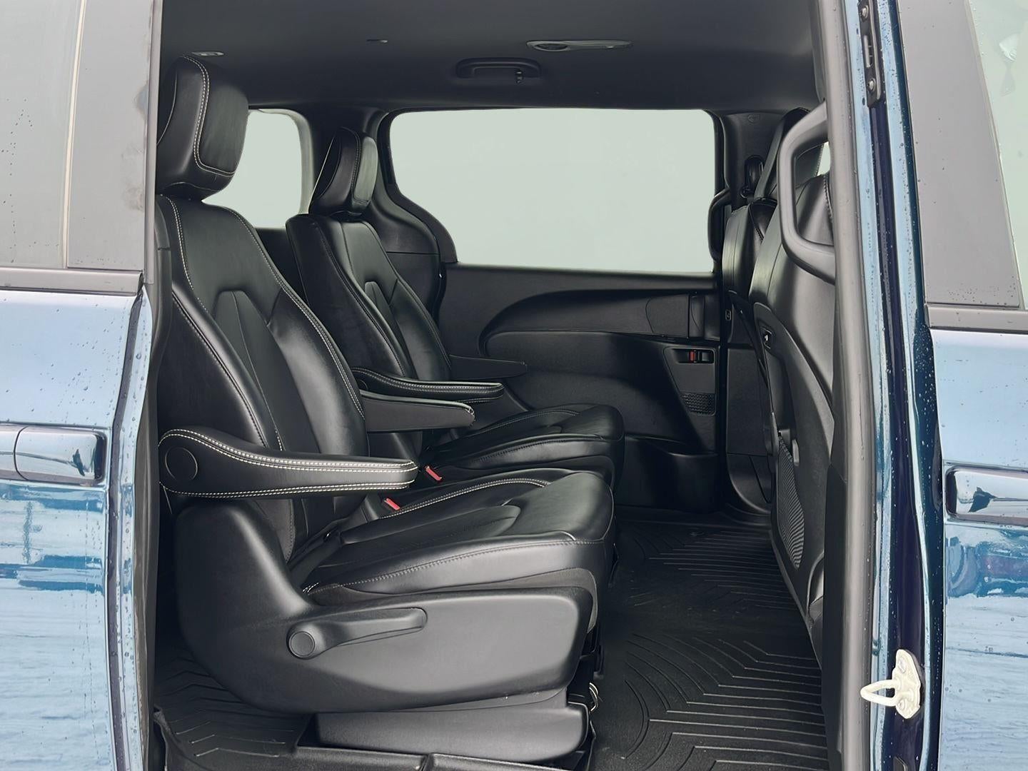 2024 Chrysler Pacifica Hybrid S Appearance Pkg