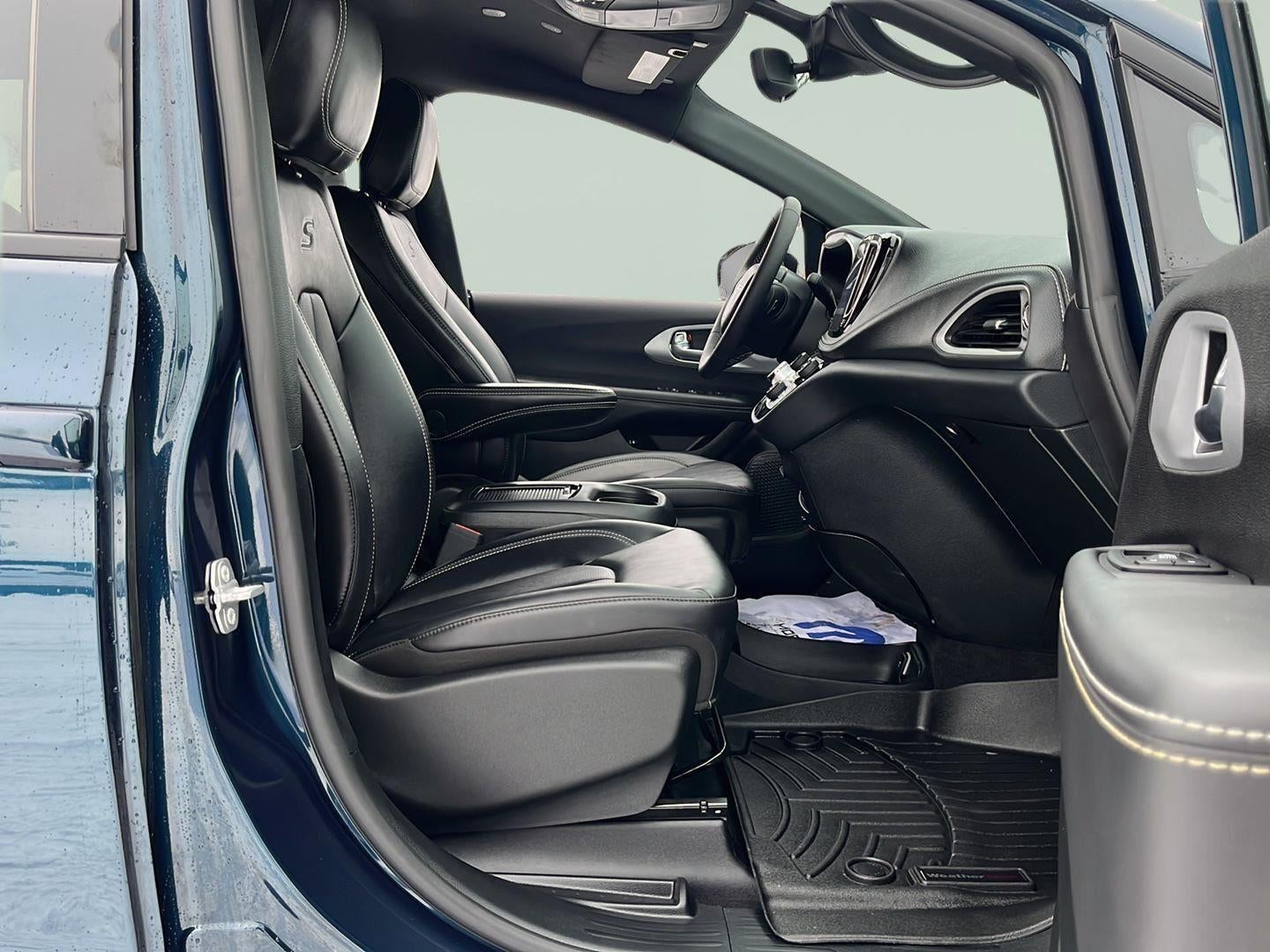 2024 Chrysler Pacifica Hybrid S Appearance Pkg