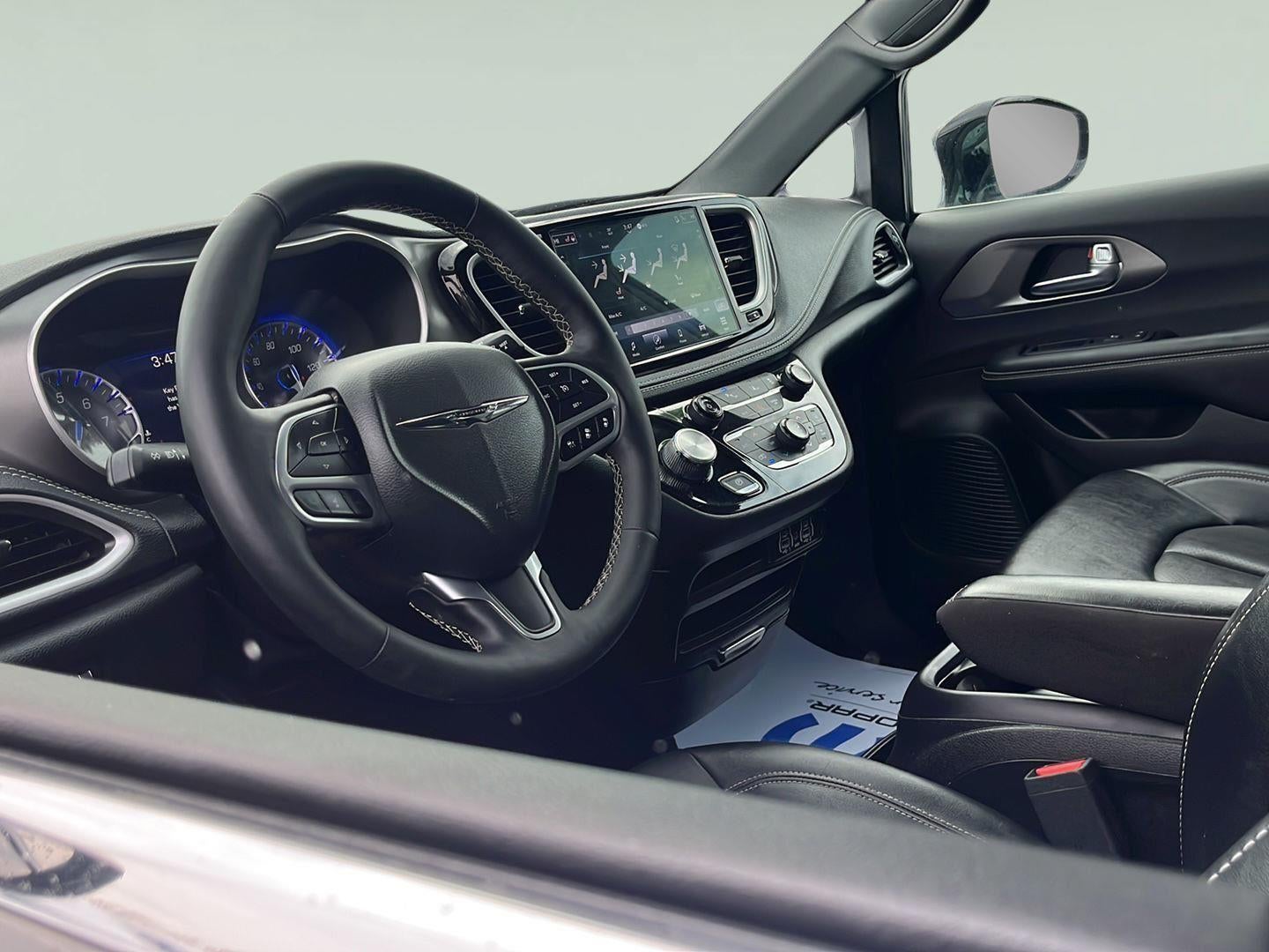 2025 Chrysler Pacifica Select