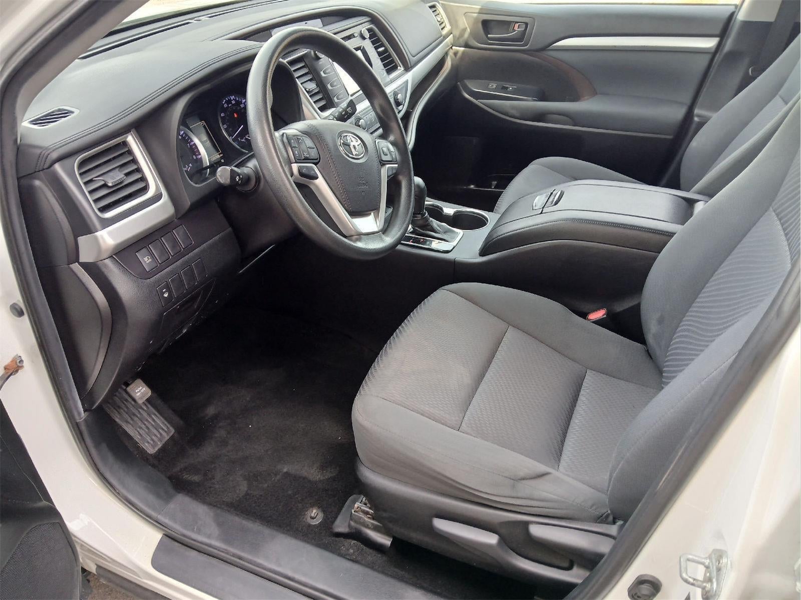2019 Toyota HIGHLANDER LE