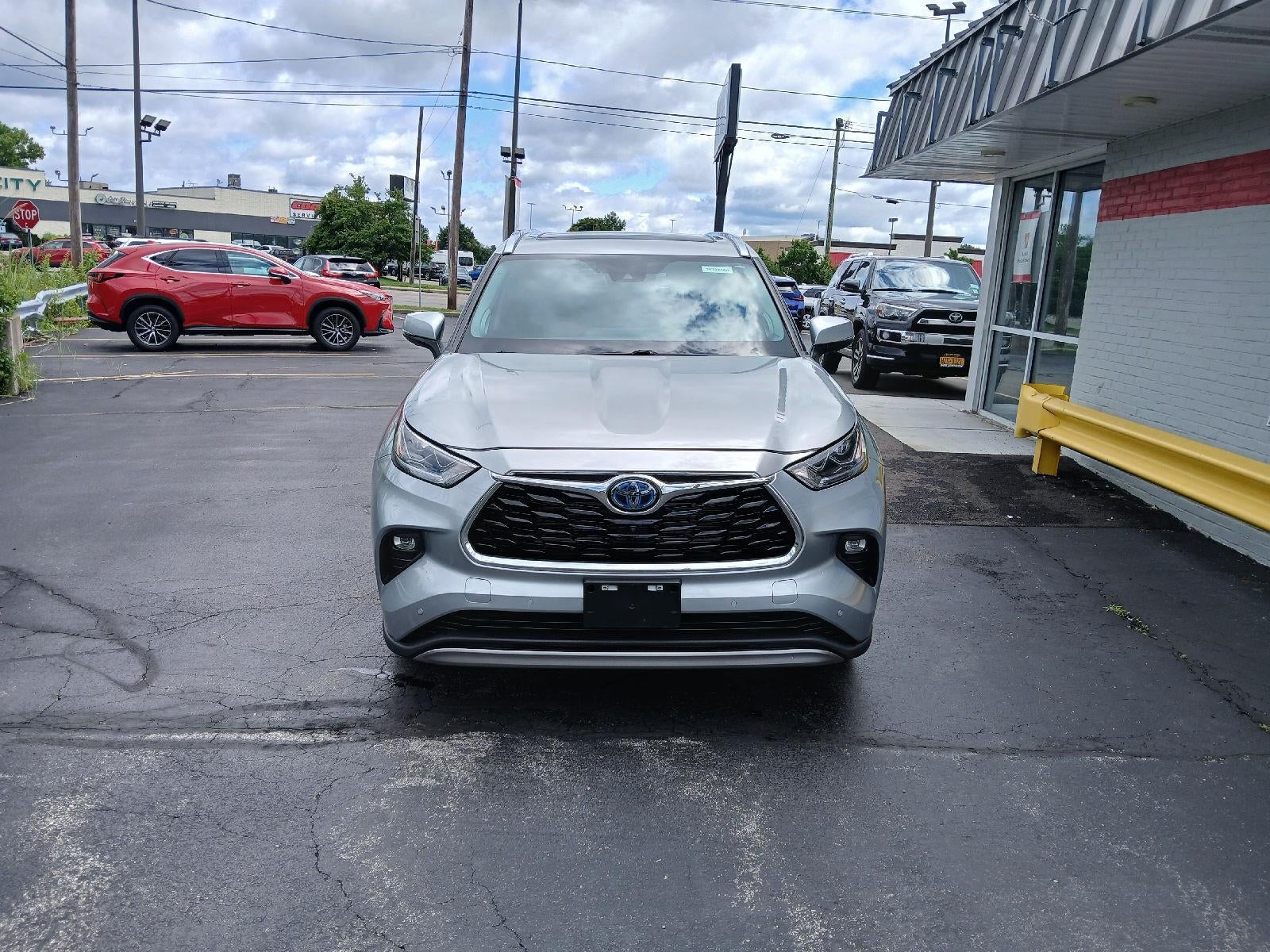 2021 Toyota Highlander Hybrid Platinum