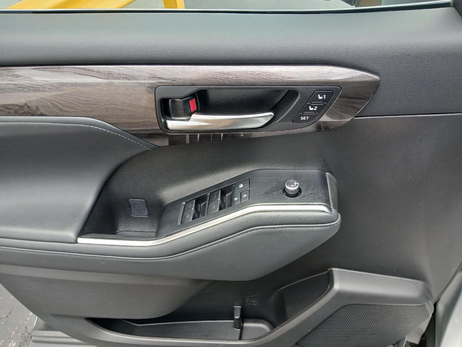 2021 Toyota Highlander Hybrid Platinum