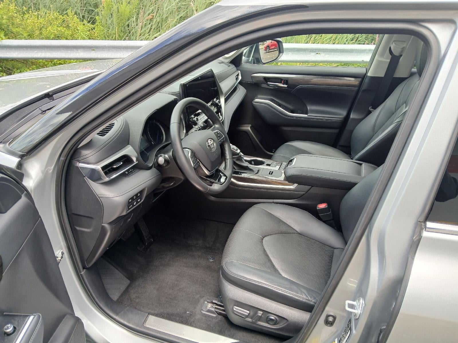 2021 Toyota Highlander Hybrid Platinum
