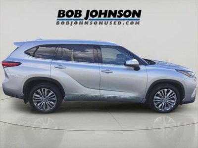 2023 Toyota Highlander Hybrid Platinum