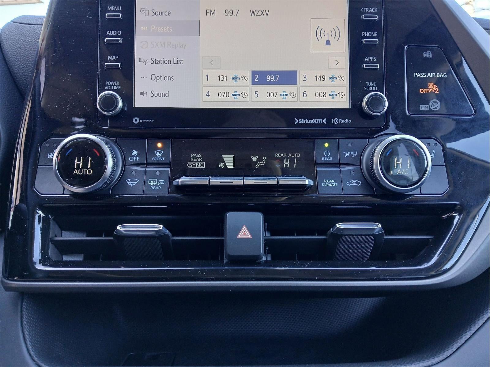 2022 Toyota HIGHLANDER XLE