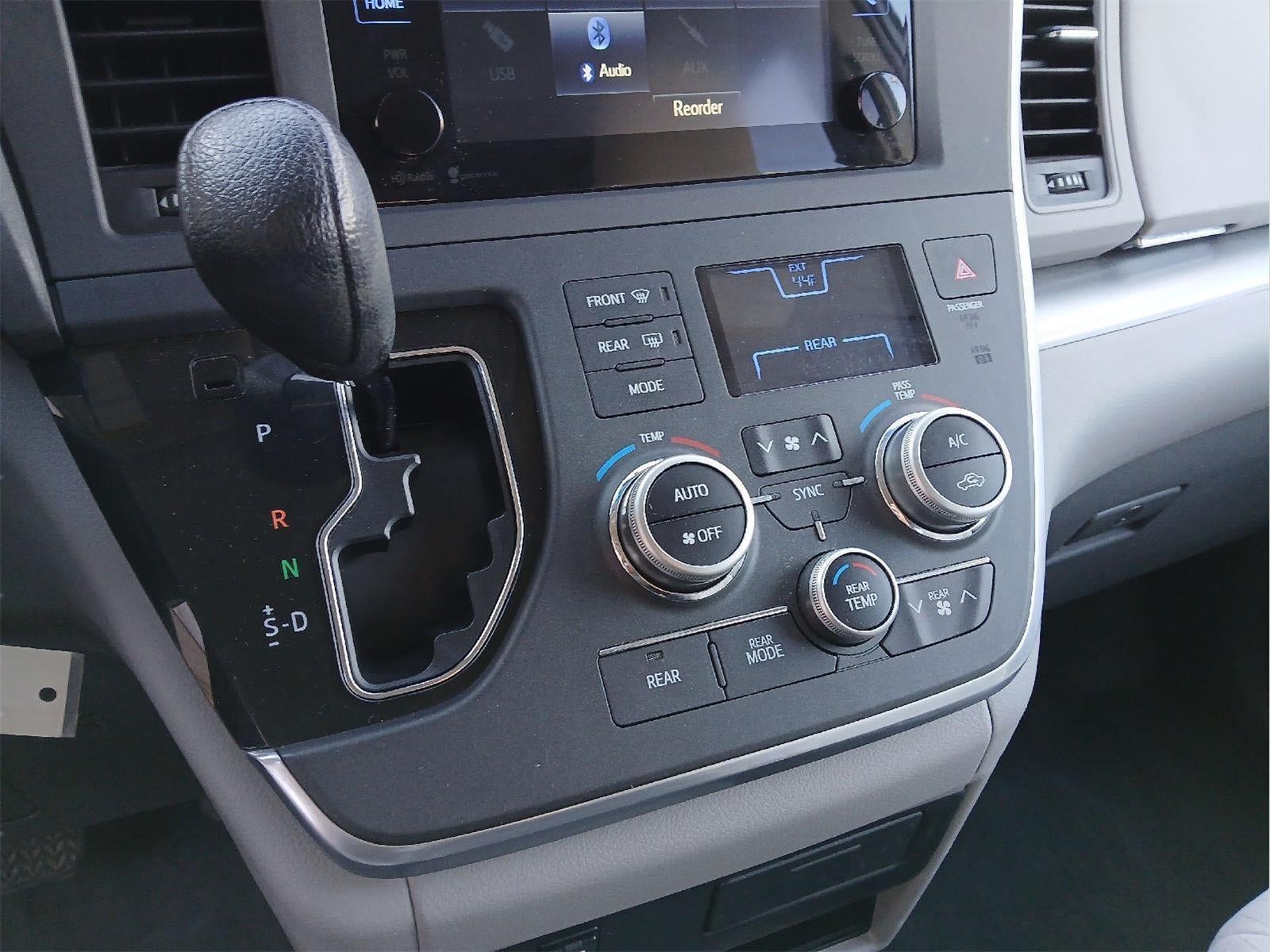 2015 Toyota SIENNA LE 3.5L LE 7-Passenger