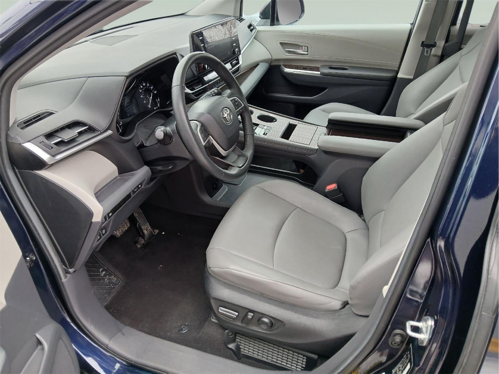 2024 Toyota SIENNA XLE MINIVAN