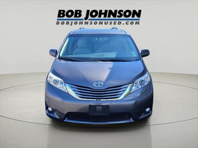 2017 Toyota SIENNA XLE 3.5L XLE 8-Passenger