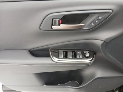 2025 Toyota CROWN SIGNIA XLE