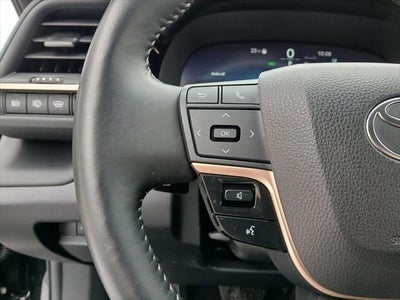 2025 Toyota CROWN SIGNIA XLE