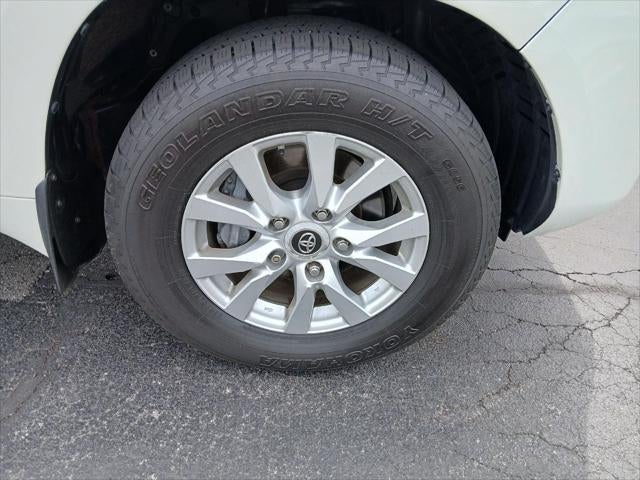 2016 Toyota Land Cruiser Base