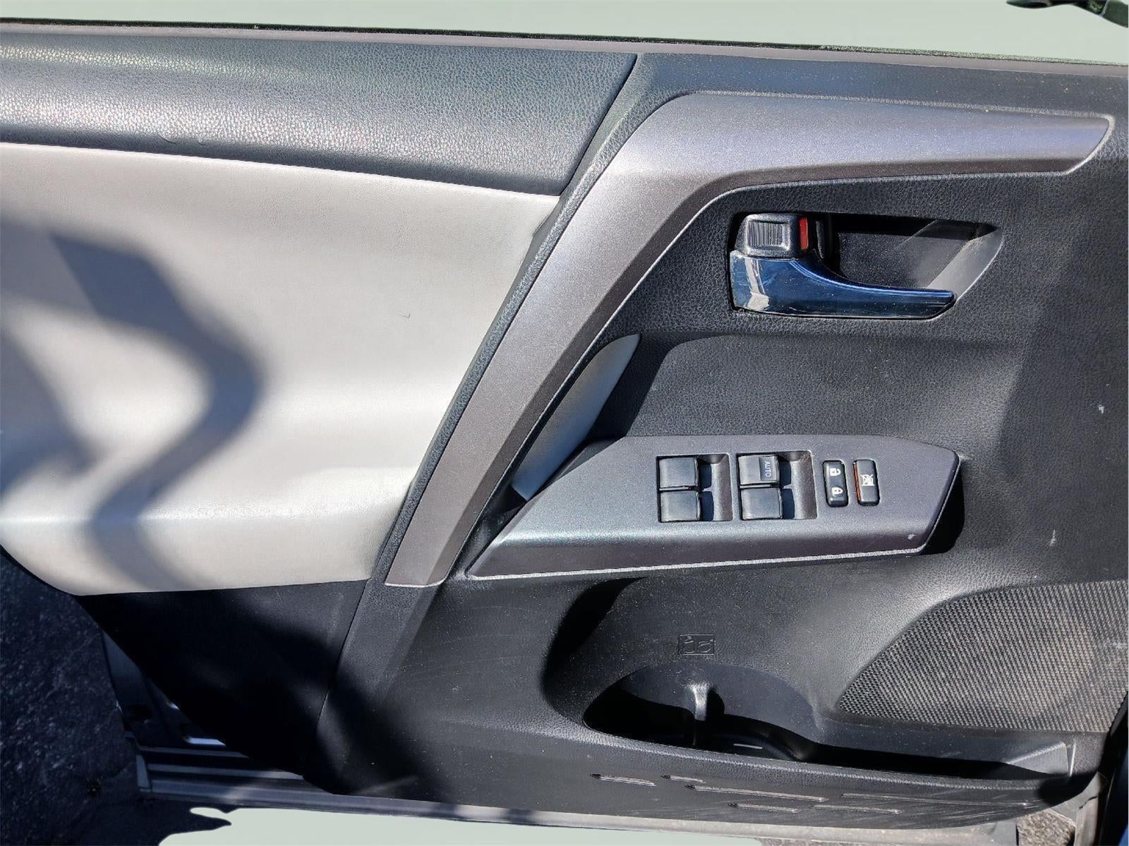 2017 Toyota RAV4 HYBRID XLE