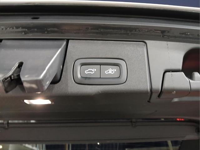 2023 Volvo XC60 Plus Dark Theme