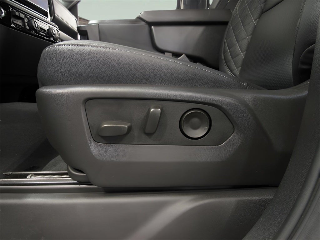 2025 Chevrolet Silverado 1500 LT LT1