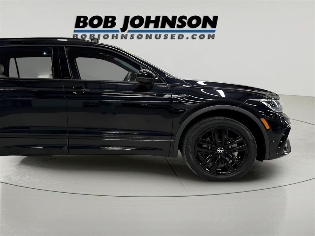 2022 Volkswagen Tiguan 2.0T SE R-Line Black CarBravo