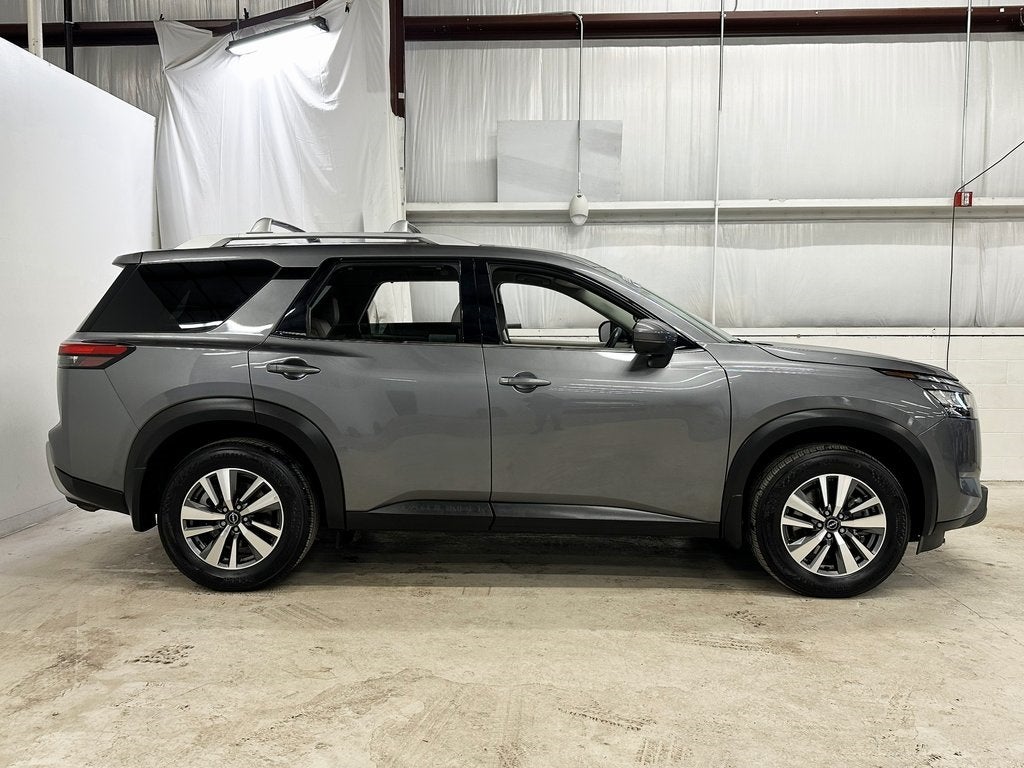 2024 Nissan Pathfinder SL CarBravo Certified