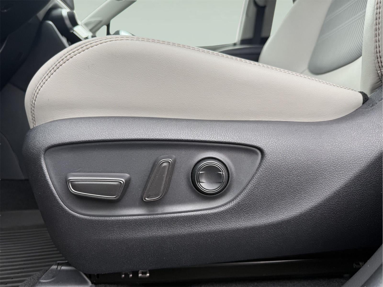 2025 Toyota RAV4 SUBN