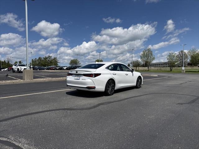 2024 Lexus ES 300h 