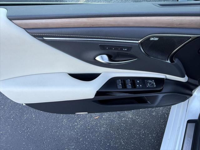 2023 Lexus ES 300h ULTRA LUXURY