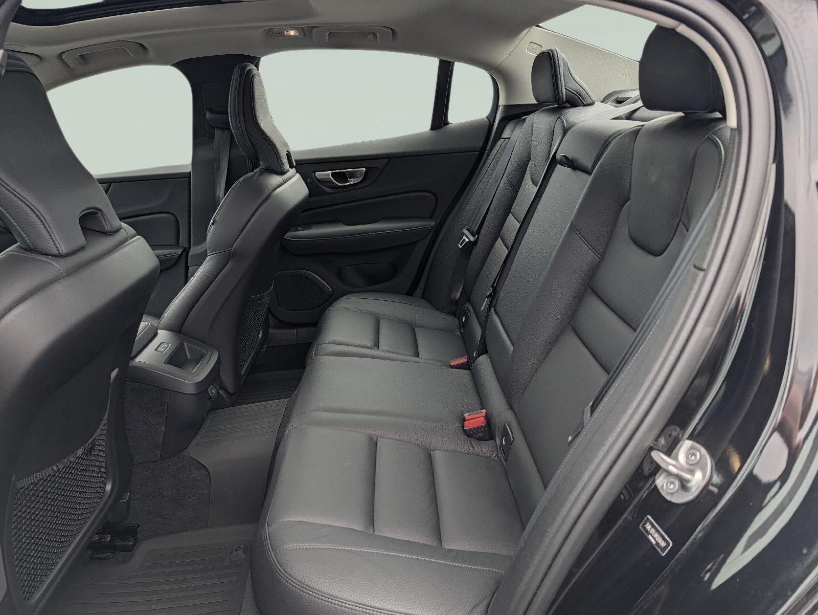 2024 Volvo S60 Plus Dark Theme