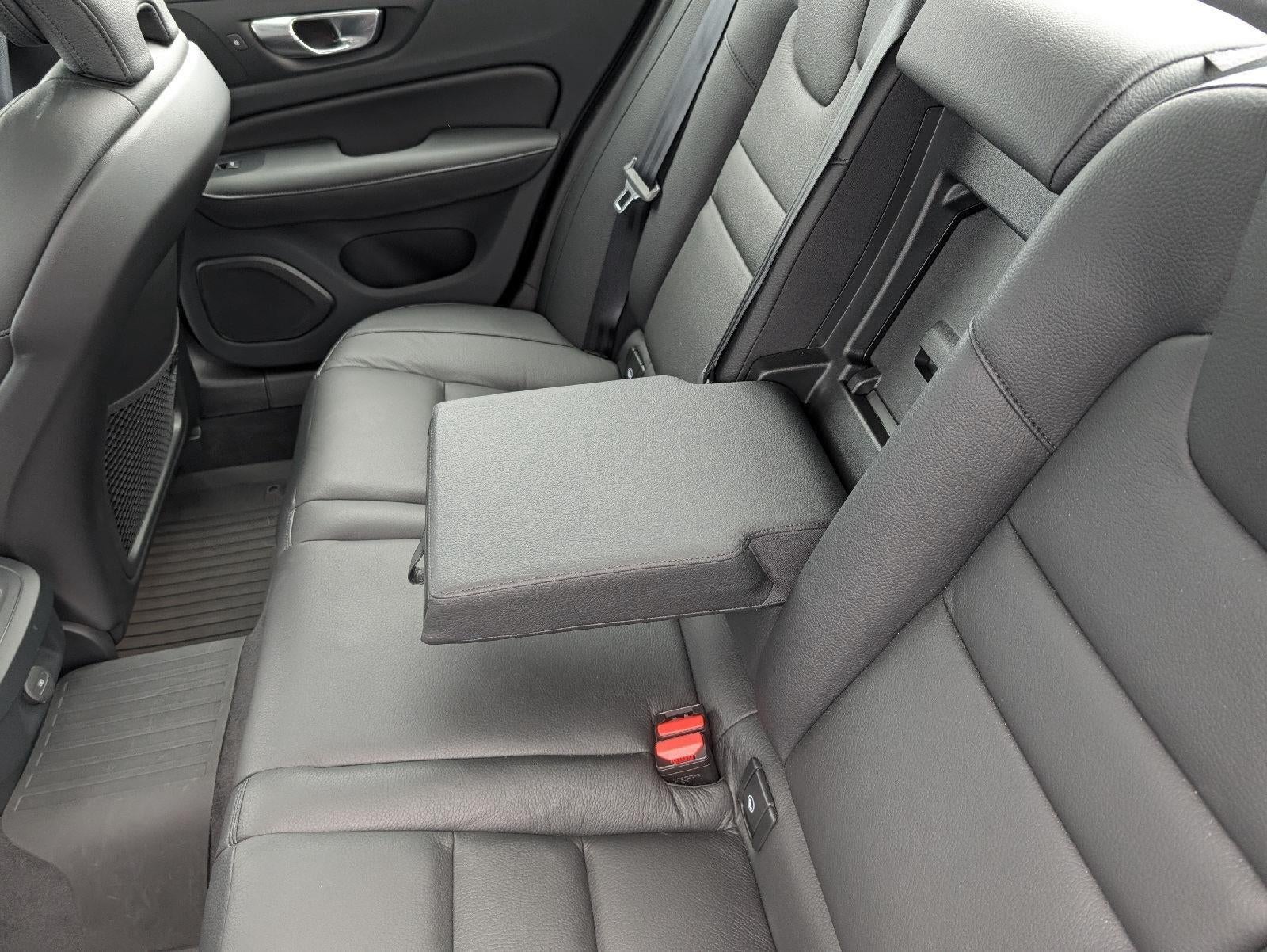 2024 Volvo S60 Plus Dark Theme