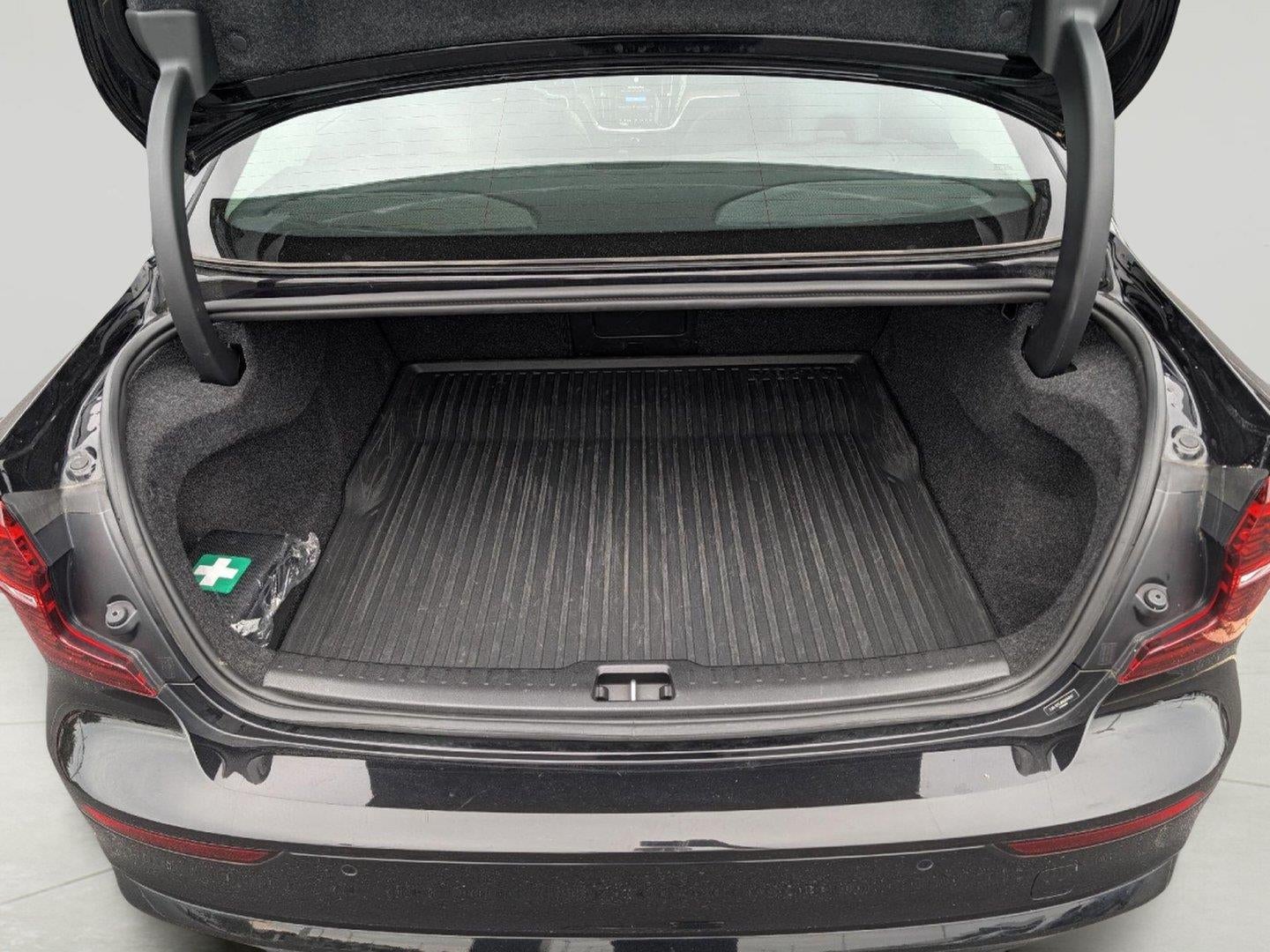 2024 Volvo S60 Plus Dark Theme
