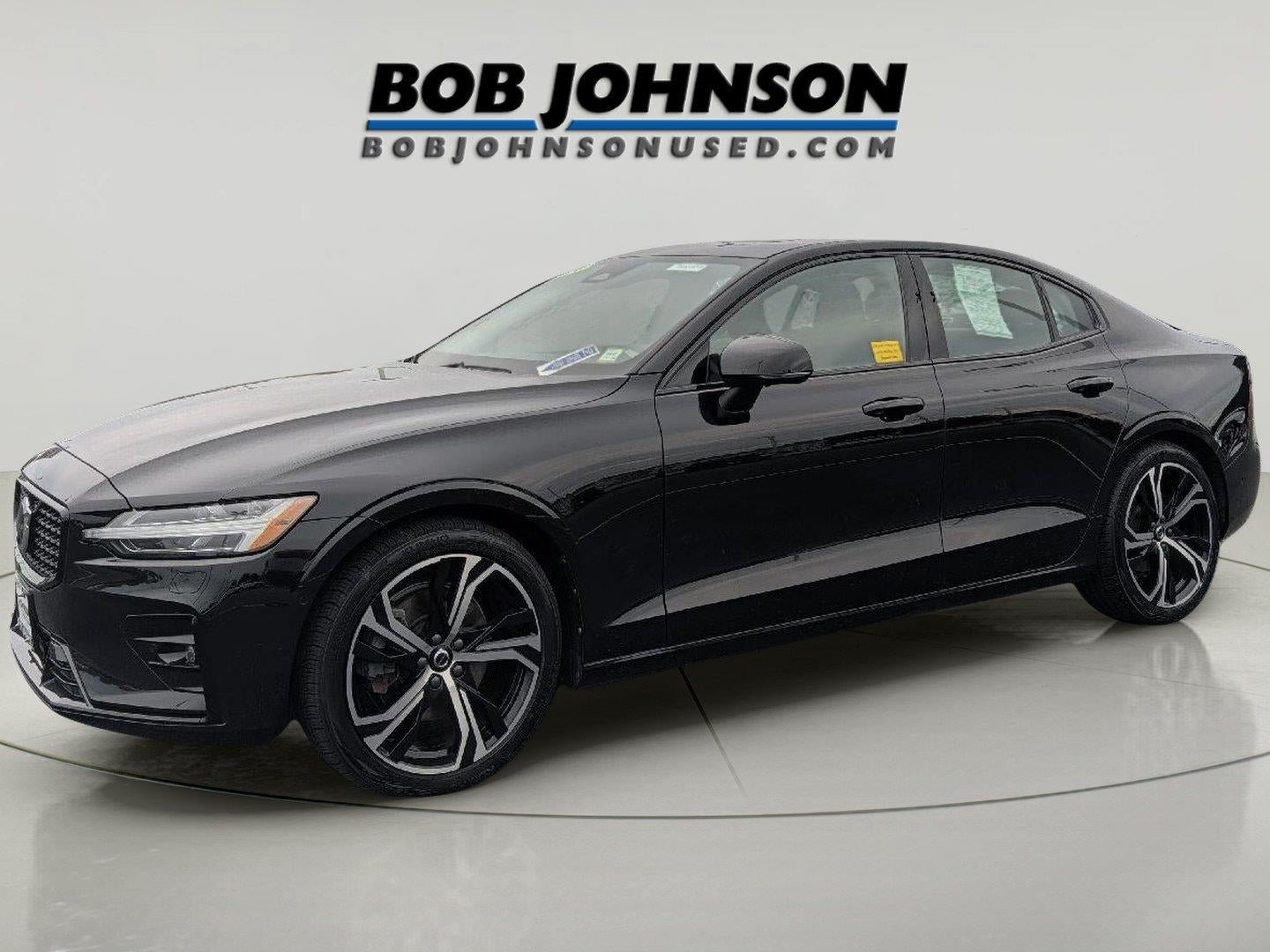2024 Volvo S60 Plus Dark Theme