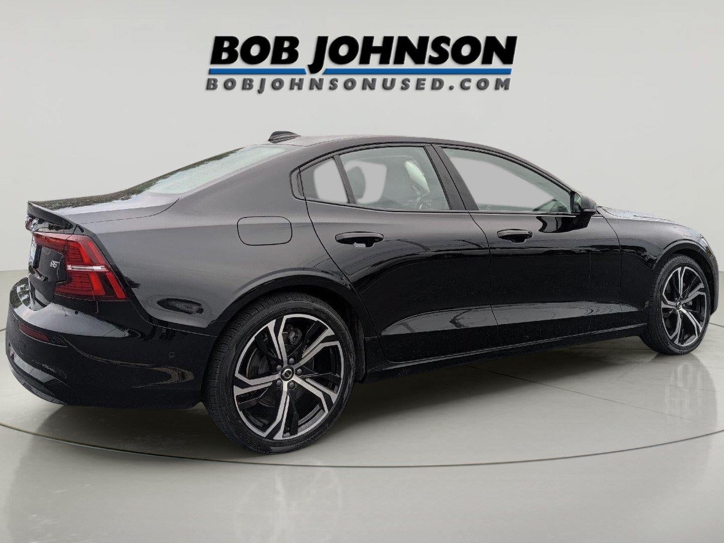 2024 Volvo S60 Plus Dark Theme