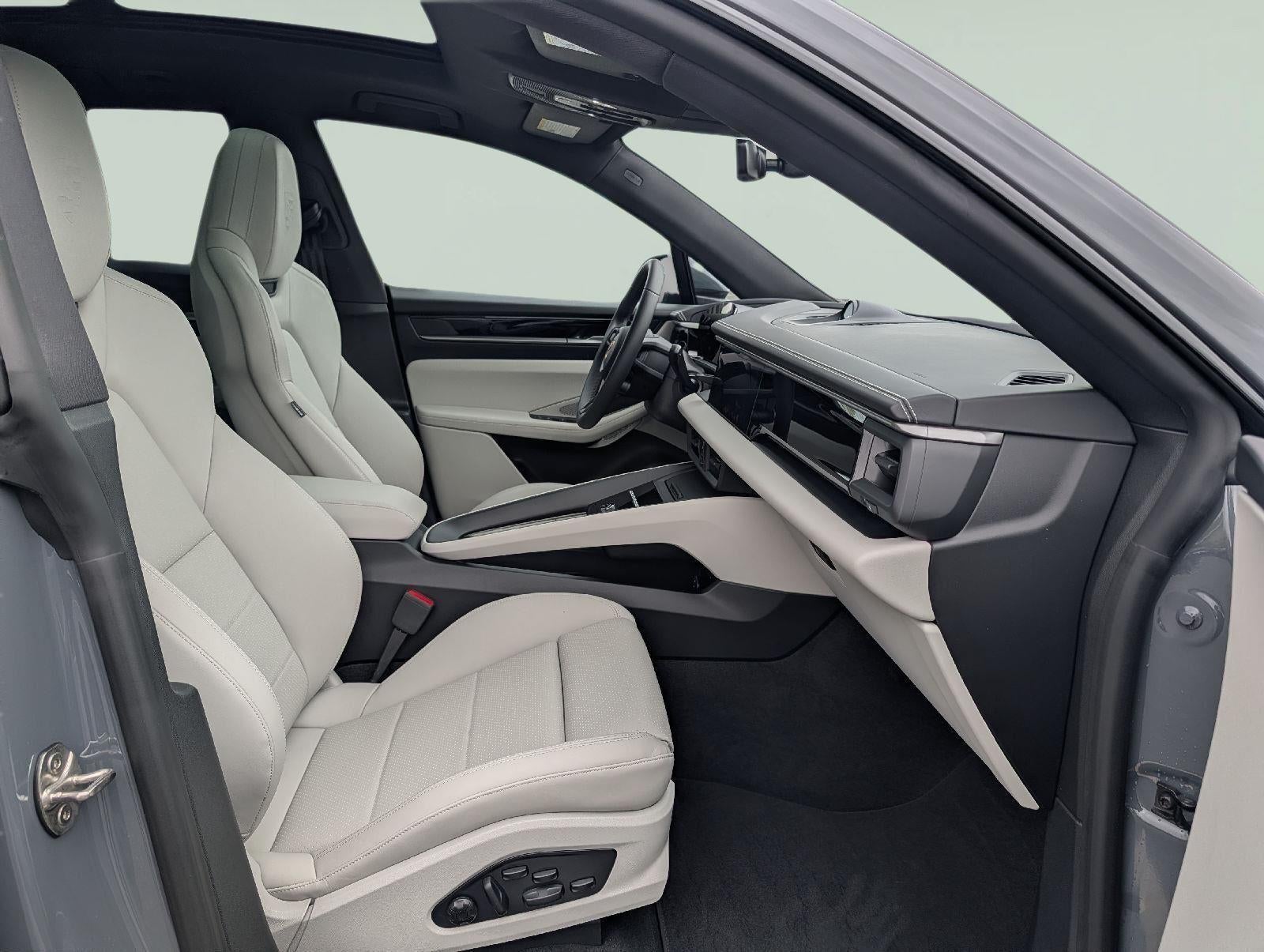 2025 Porsche Macan Electric 4