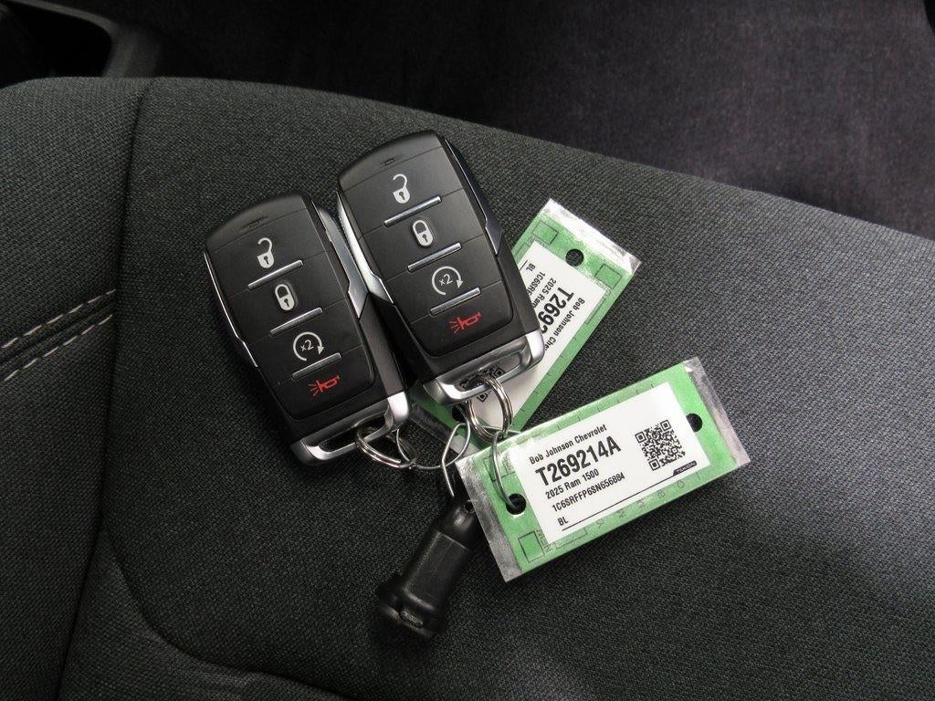 2025 RAM 1500 Big Horn Crew Cab 4x4 5'7" Box