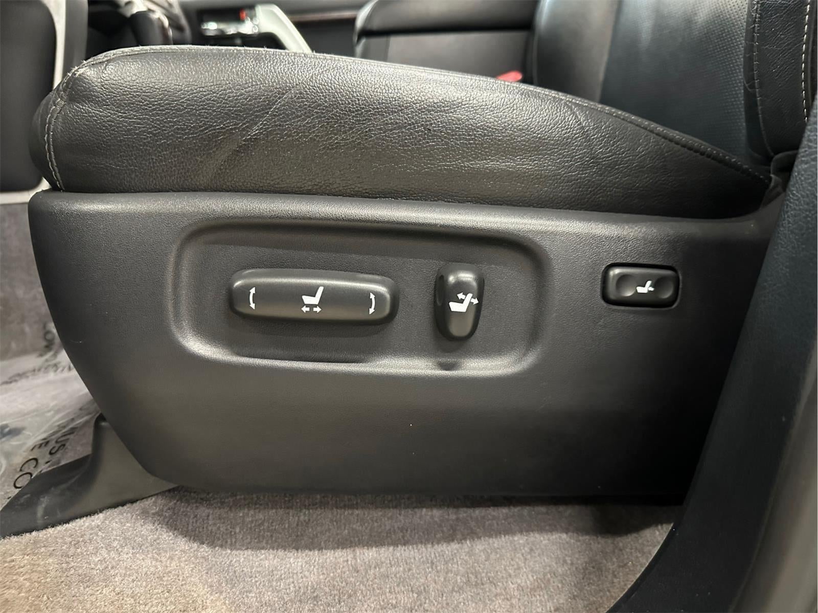 2013 Toyota Land Cruiser V8