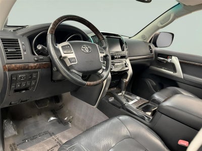 2013 Toyota Land Cruiser V8