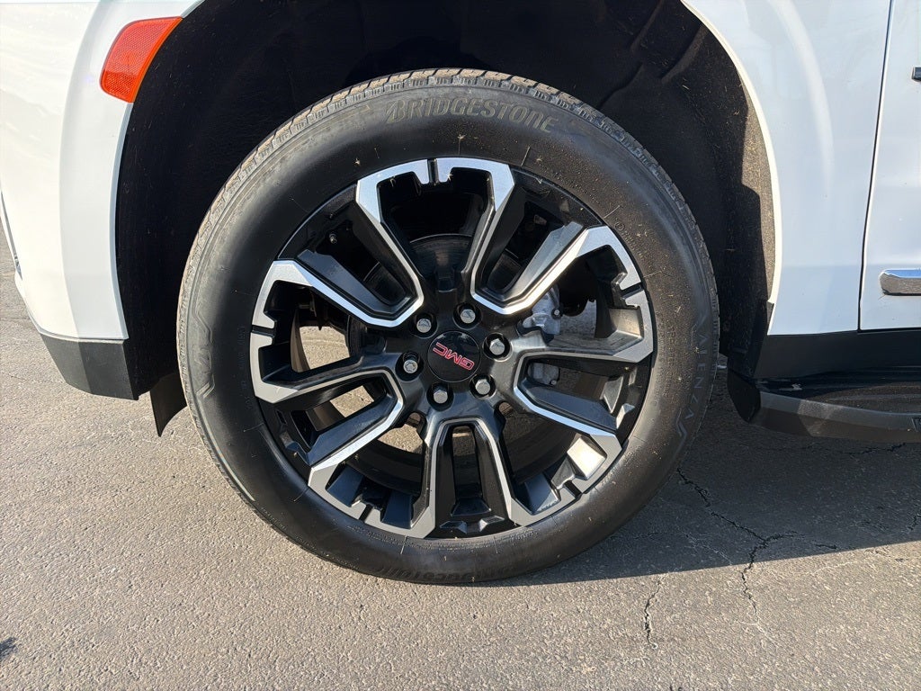 2023 GMC Yukon SLT CARBRAVO!