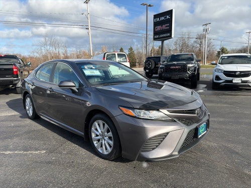 2018 Toyota Camry SE CARBRAVO!