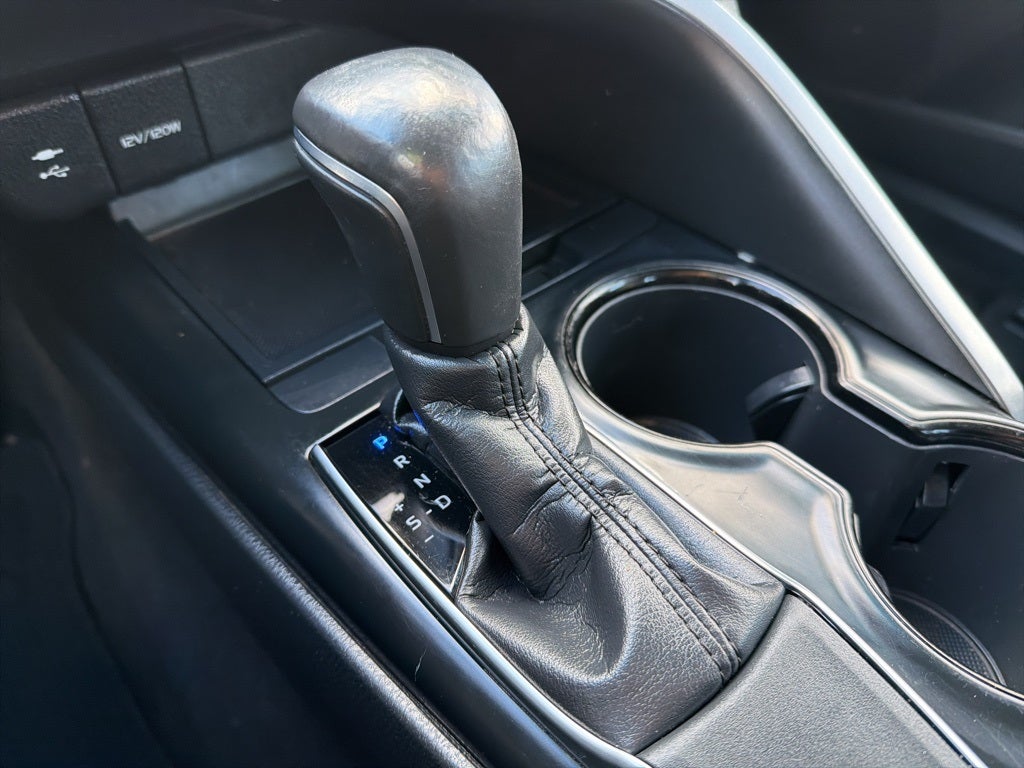 2018 Toyota Camry SE CARBRAVO!