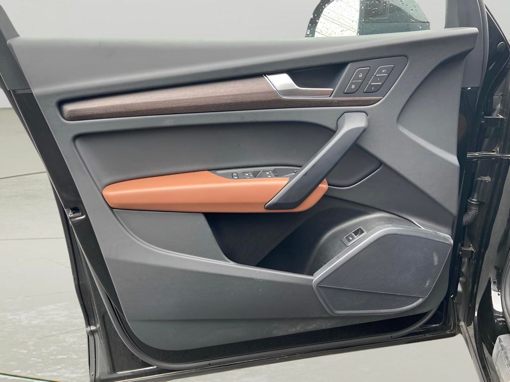 2025 Audi Q5 40 Premium Convenience Plus Package Panoramic Sunr quattro