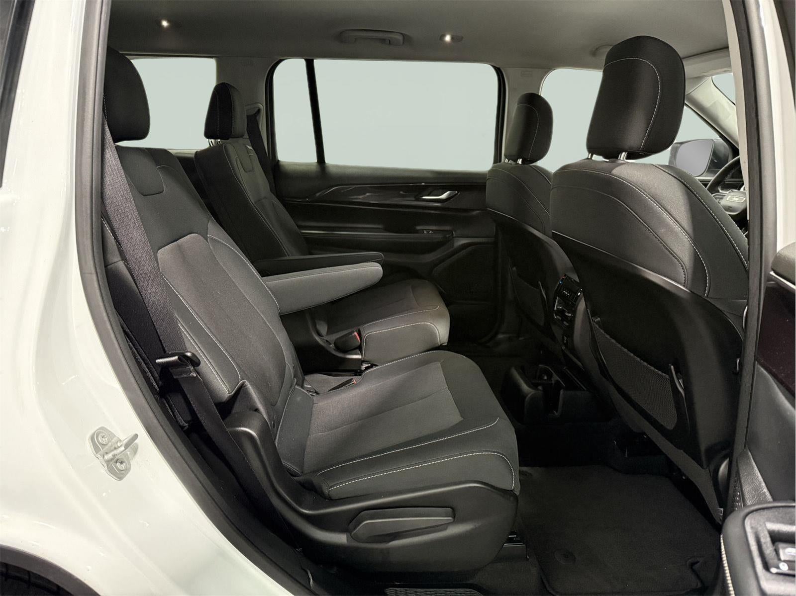 2023 Jeep Grand Cherokee L Laredo 4x4