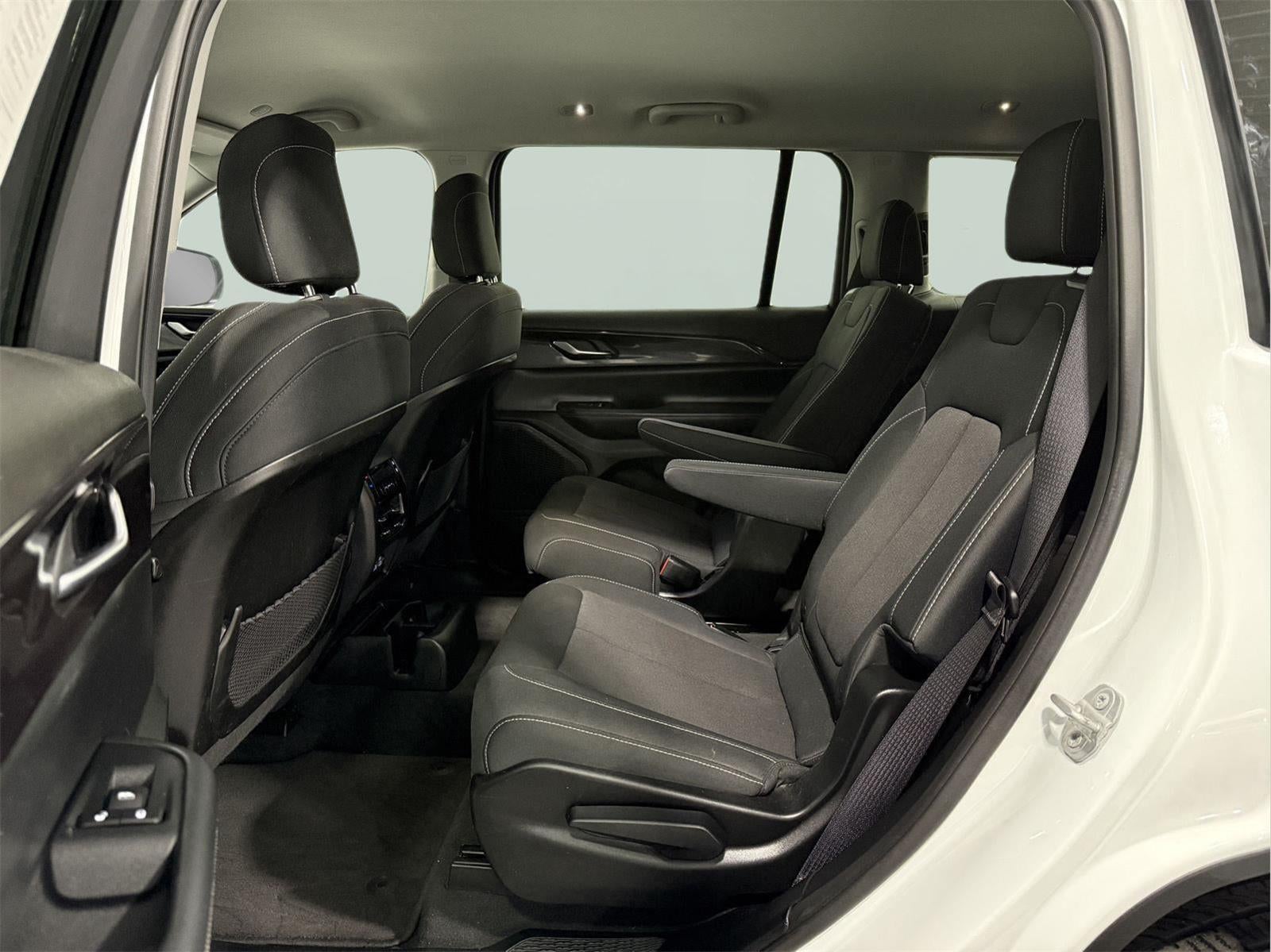 2023 Jeep Grand Cherokee L Laredo 4x4