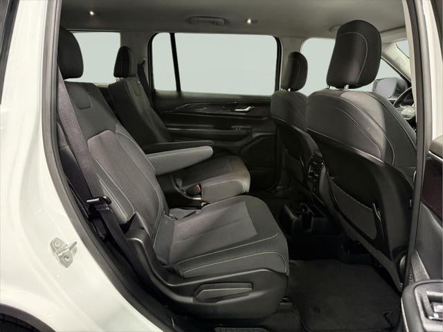 2023 Jeep Grand Cherokee L Laredo 4x4