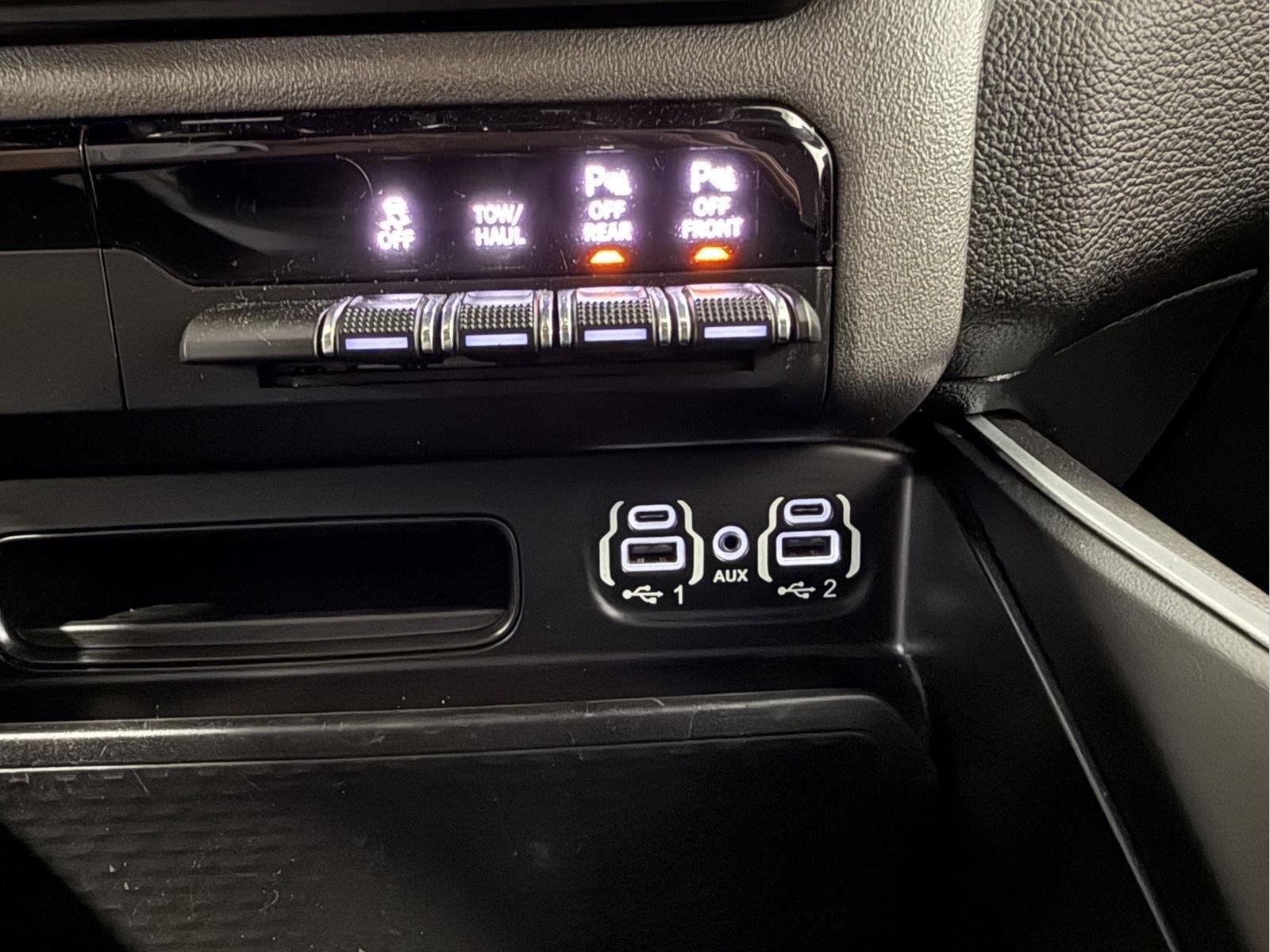 2020 RAM 1500 Big Horn Crew Cab 4x4 5'7' Box