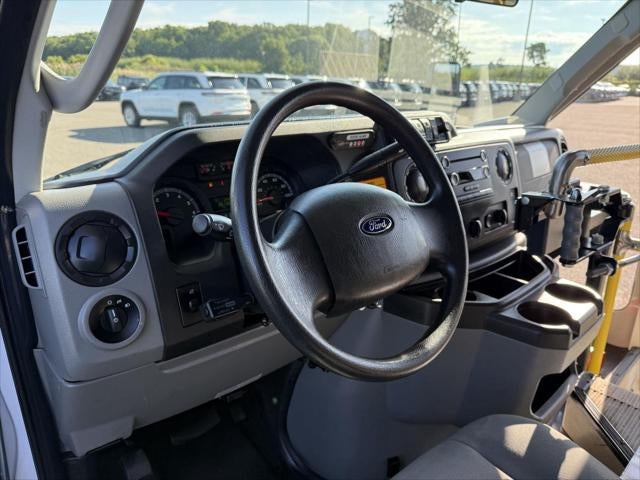 2019 Ford E-450 Cutaway E-450 DRW 158' WB