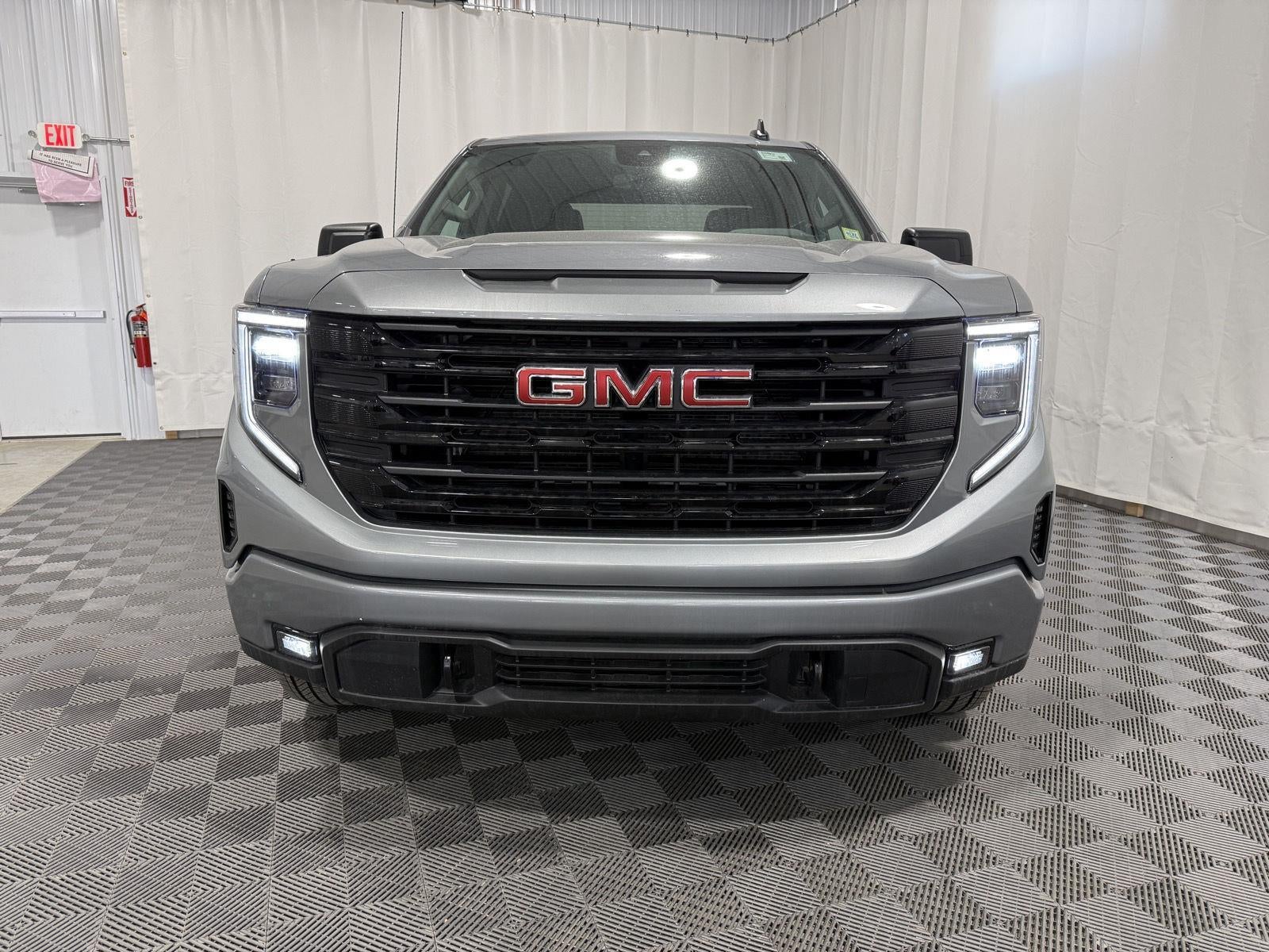 2025 GMC Sierra 1500 4WD Crew Cab Short Box Elevation with 3VL