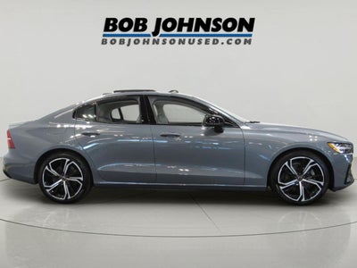 2023 Volvo S60 B5 Plus Dark Theme