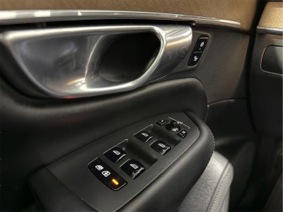 2023 Volvo XC90 B5 Plus