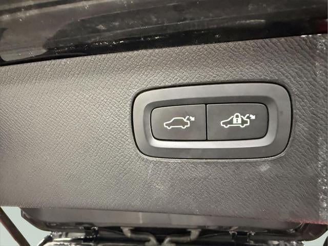 2023 Volvo XC90 B5 Plus